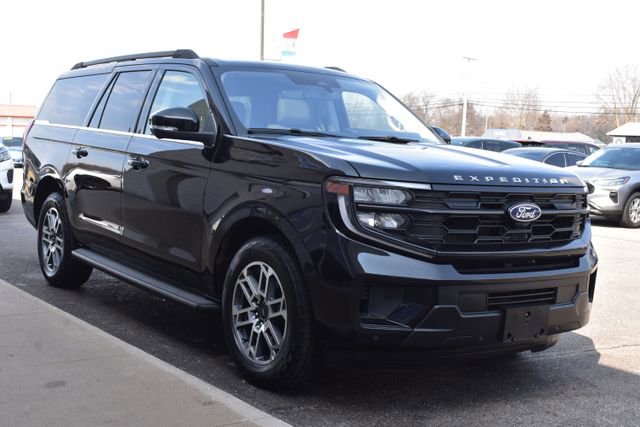 Used 2025 Ford Expedition Max Active AWD/4WD image 12