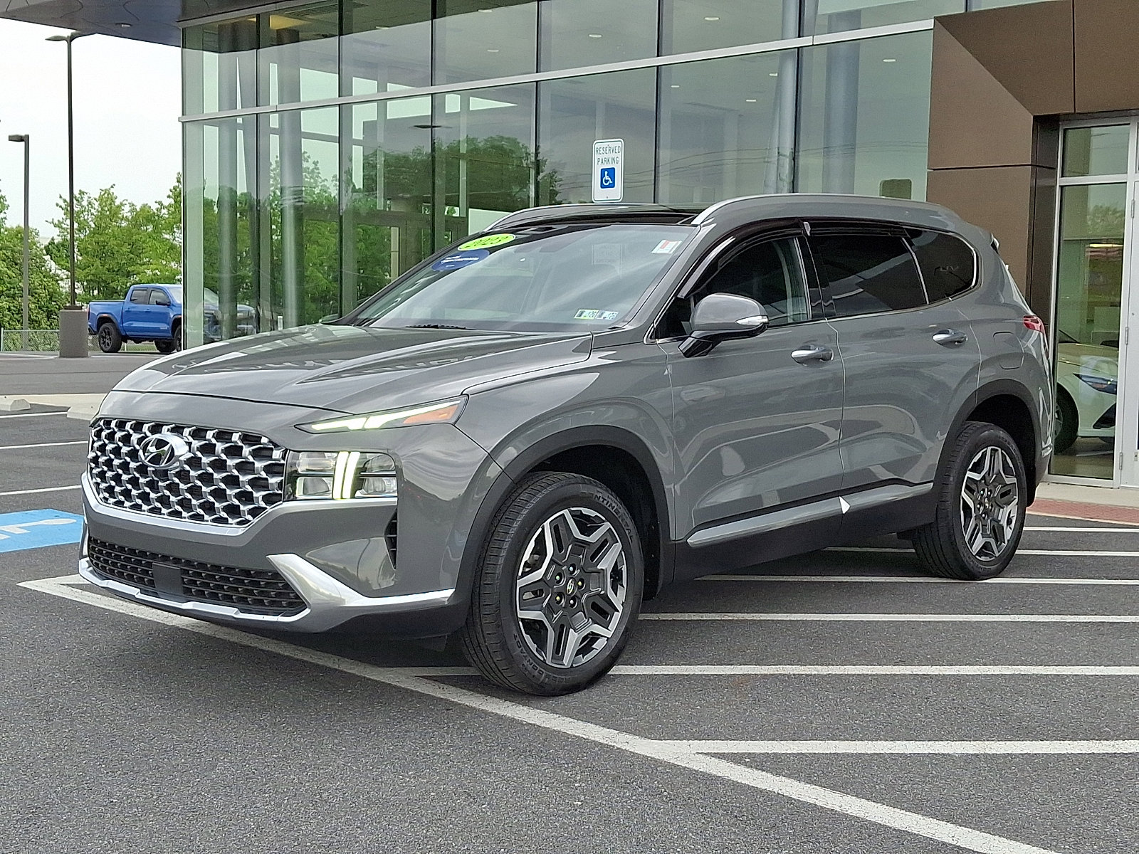 Used 2023 Hyundai Santa Fe SEL Premium w/ Cargo Package AWD/4WD image 3