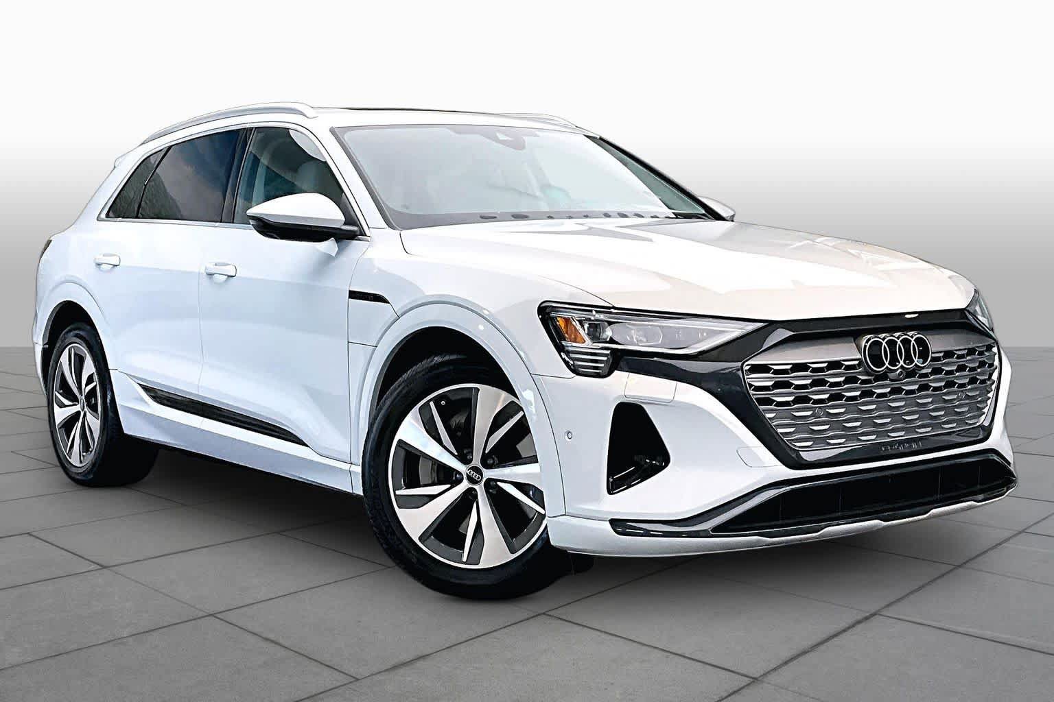 Used 2024 Audi Q8 e-tron Premium Plus w/ Premium Plus Package AWD/4WD image 2