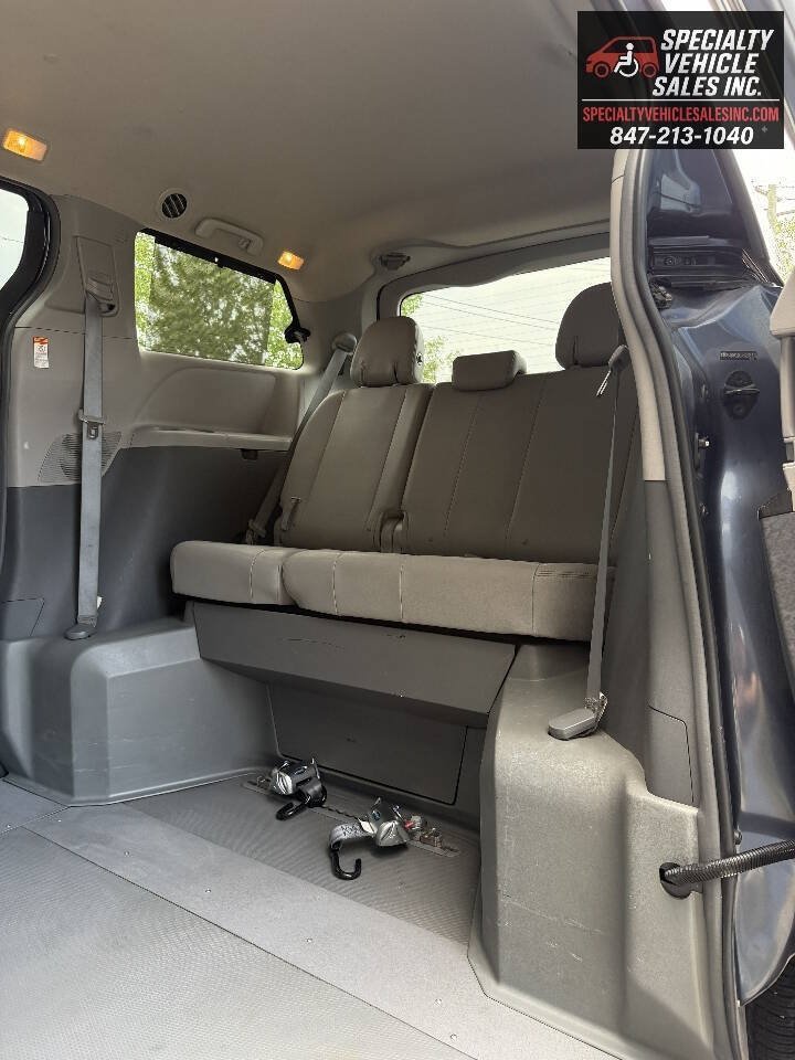 Used 2015 Toyota Sienna XLE FWD image 16