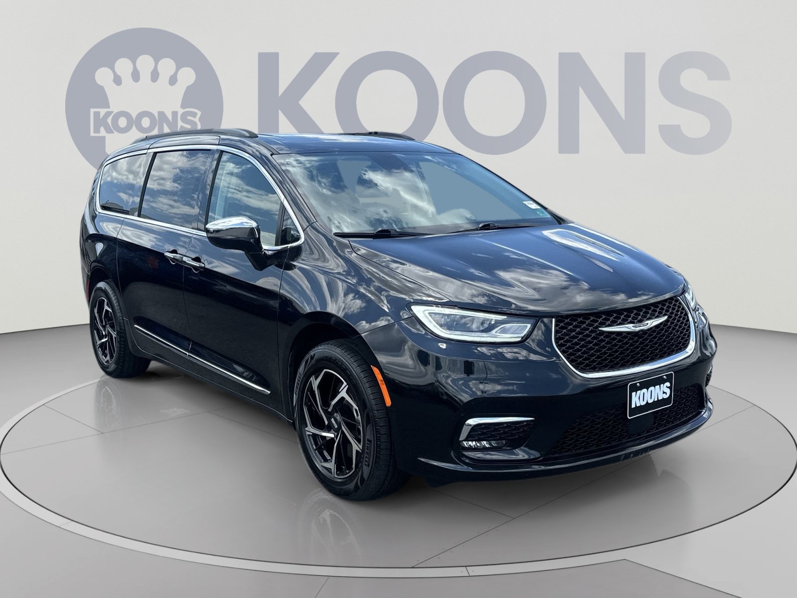 Used 2023 Chrysler Pacifica Limited w/ Uconnect Theater Family Group AWD/4WD image 18