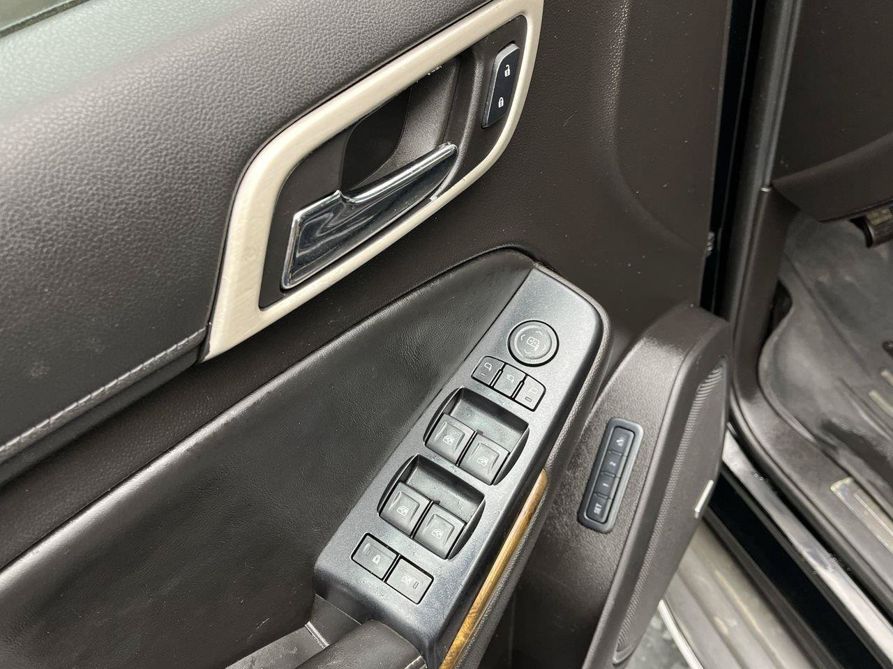 Used 2015 GMC Yukon Denali w/ Touring Package AWD/4WD image 10
