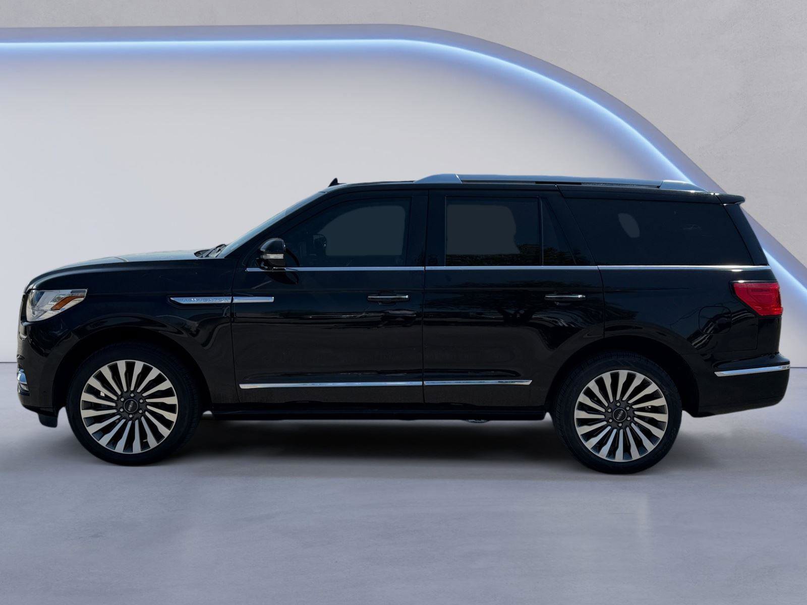 Used 2021 Lincoln Navigator Reserve w/ Luxury Package AWD/4WD image 9