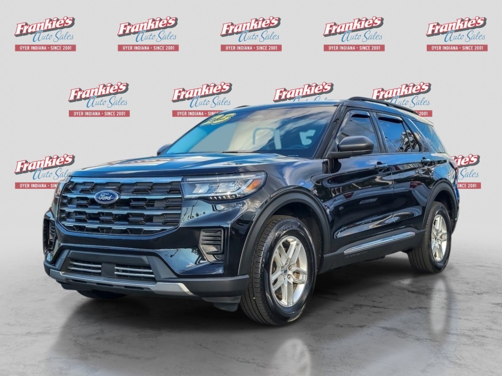 Used 2025 Ford Explorer Active AWD/4WD image 1