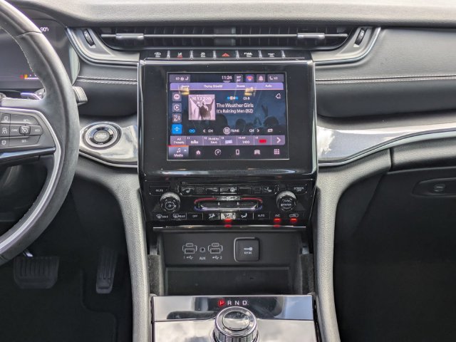 Used 2022 Jeep Grand Cherokee L Laredo w/ Luxury Tech Group I RWD image 21