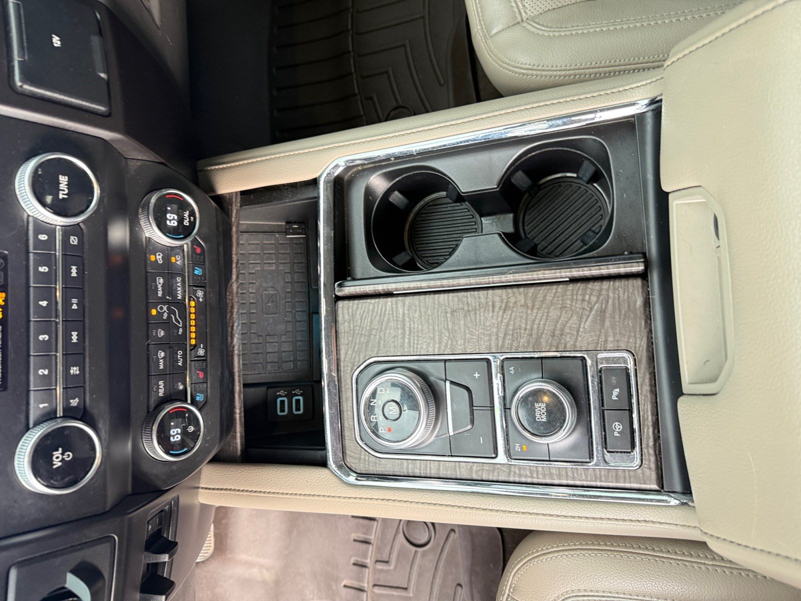 Used 2019 Ford Expedition Limited w/ Equipment Group 301A AWD/4WD image 15