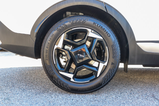 Certified 2026 Kia Sportage EX FWD image 11