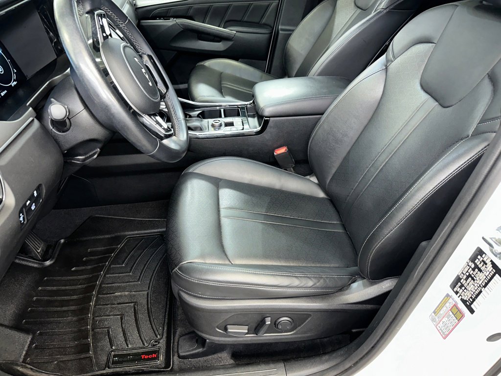 Used 2023 Kia Sorento SX image 2