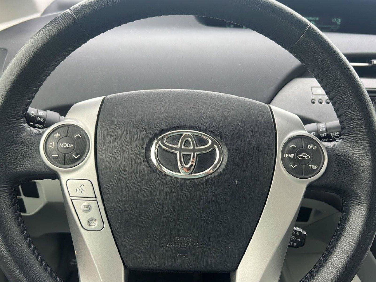 Used 2015 Toyota Prius Five FWD image 11