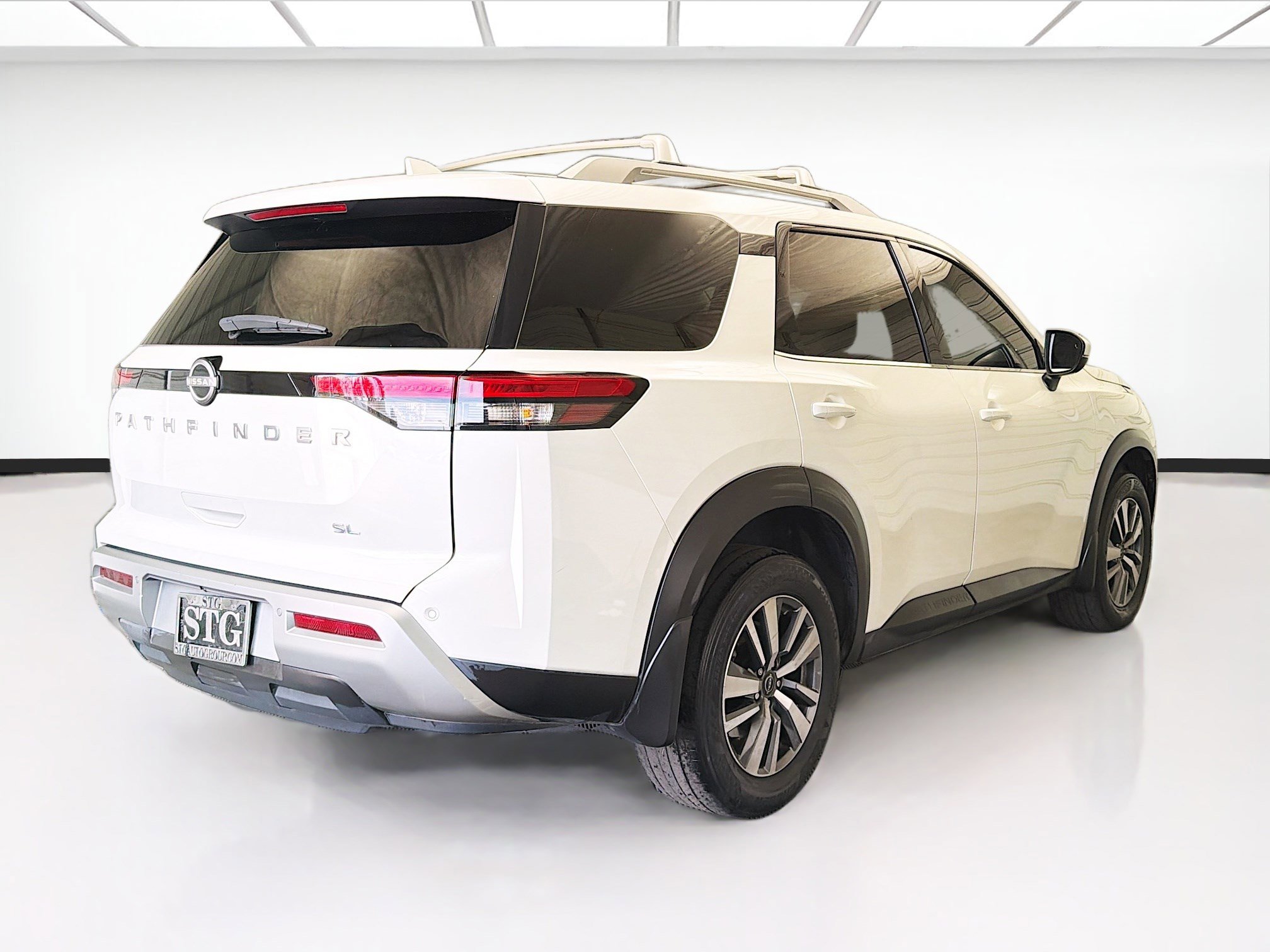 Used 2023 Nissan Pathfinder SL FWD image 4