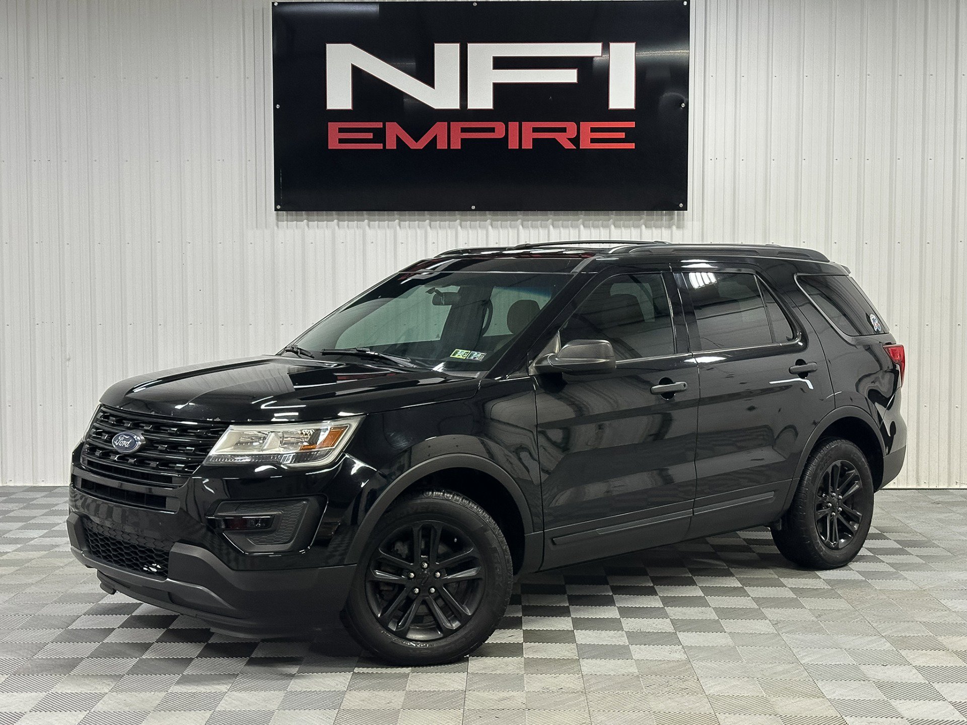 Used 2017 Ford Explorer XLT image 1