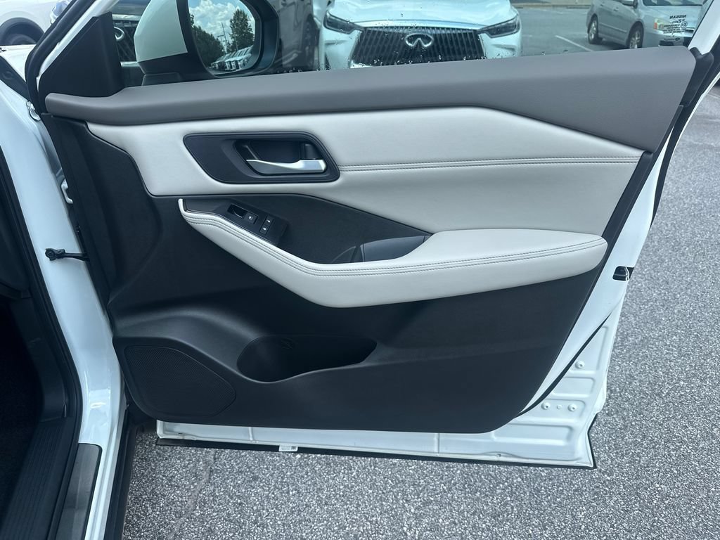 Used 2023 Nissan Rogue SV w/ SV Premium B Package FWD image 12