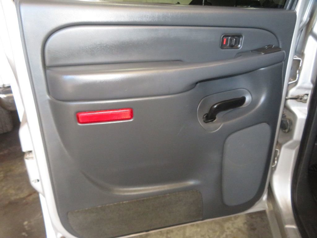 Used 2004 Chevrolet Silverado 2500 LS w/ Skid Plate Package AWD/4WD image 22