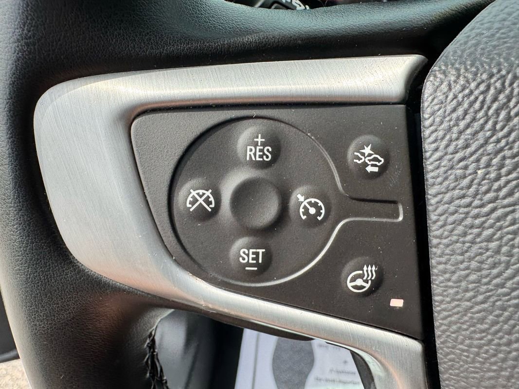 Used 2023 GMC Terrain SLT image 17