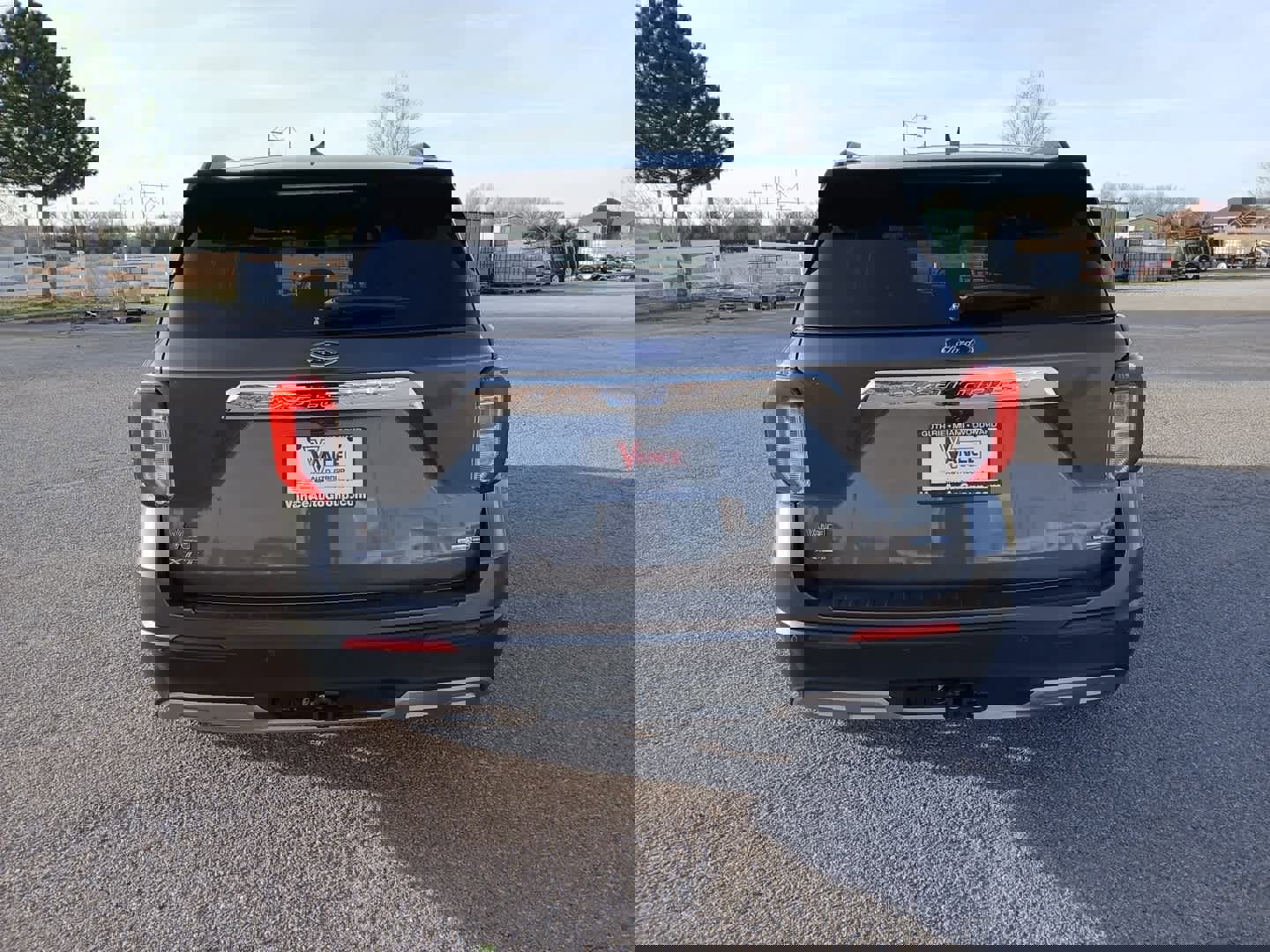 Used 2020 Ford Explorer XLT w/ Equipment Group 202A image 6