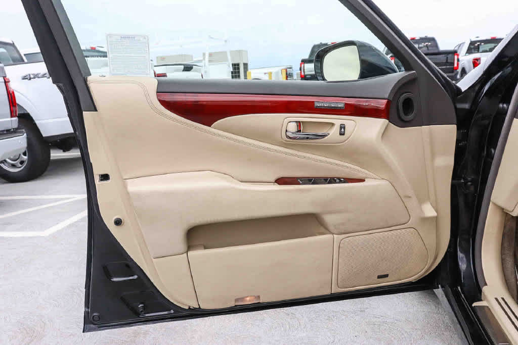 Used 2012 Lexus LS 460 w/ Luxury Value Edition RWD image 22