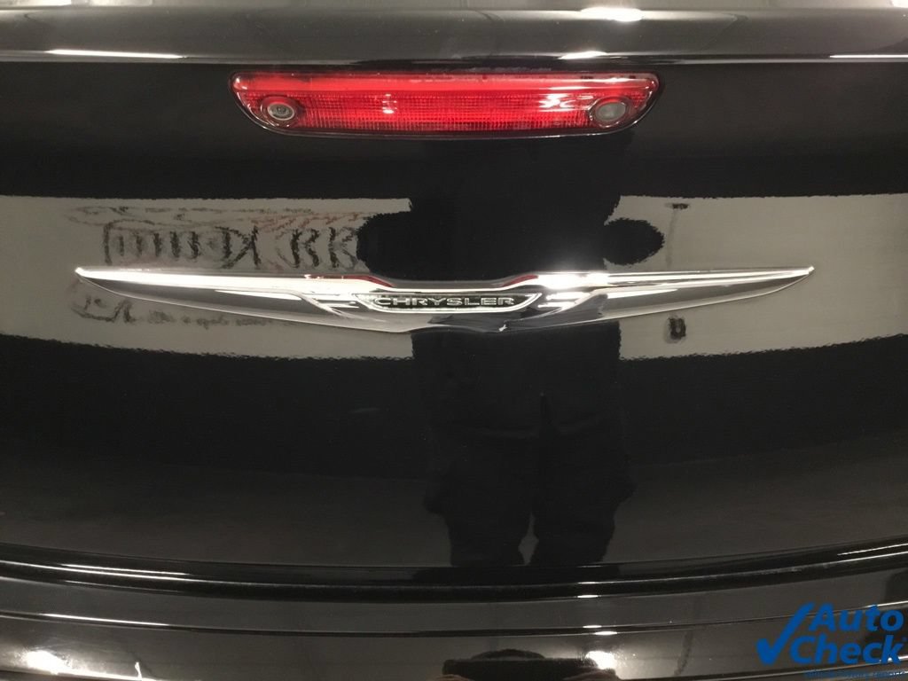 Used 2018 Chrysler 300 Touring w/ Sport Appearance Package RWD image 13