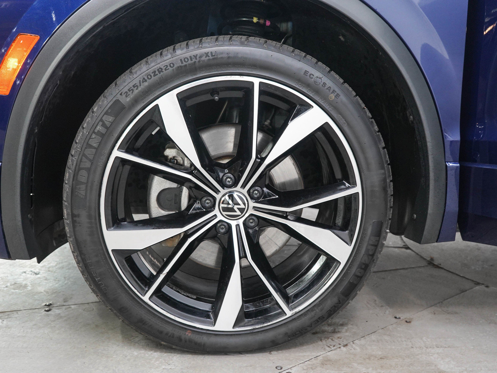Used 2024 Volkswagen Tiguan SEL R-Line AWD/4WD image 30