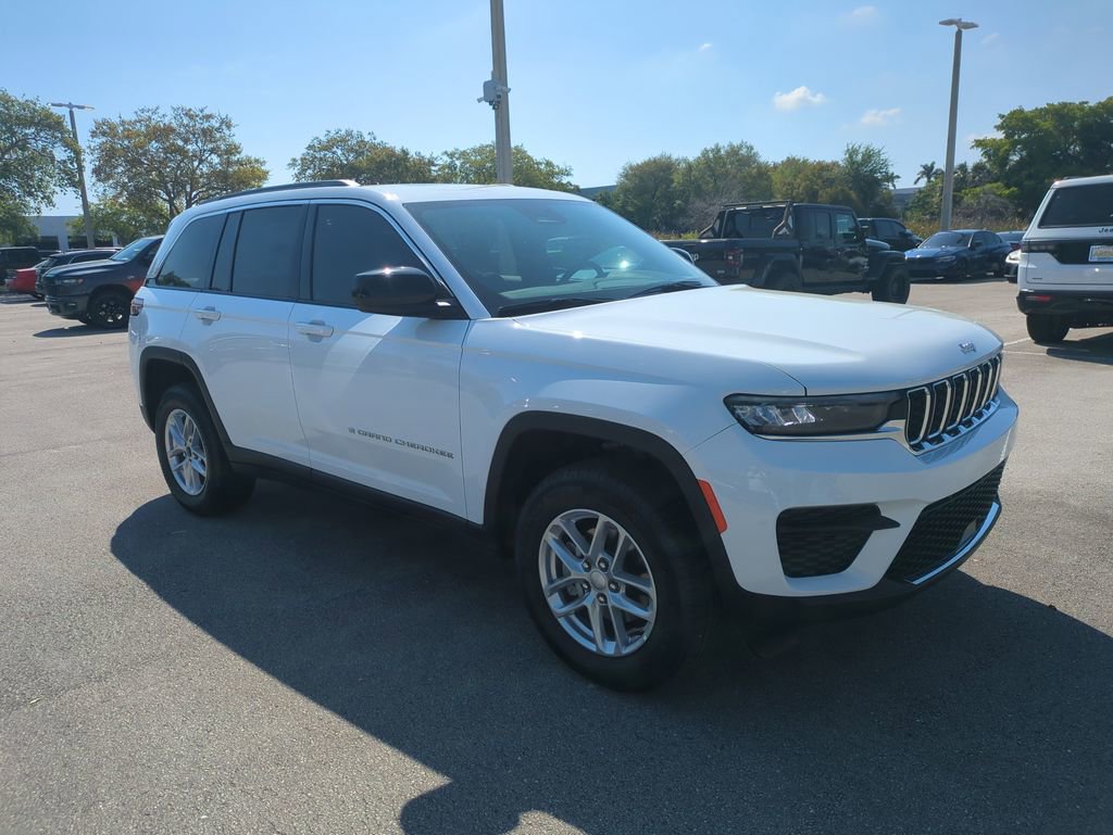 New 2025 Jeep Grand Cherokee Laredo RWD image 2