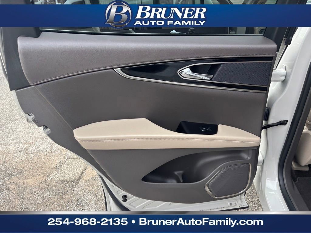 Used 2023 Lincoln Nautilus FWD w/ Premium Package image 13