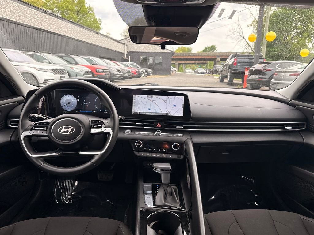 Used 2025 Hyundai Elantra SEL FWD image 18