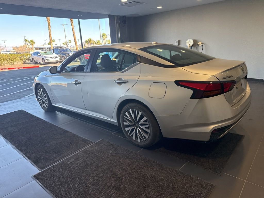 Used 2023 Nissan Altima 2.5 SV image 9