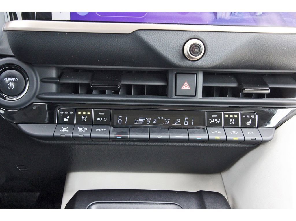 Used 2023 Toyota Crown Limited image 31