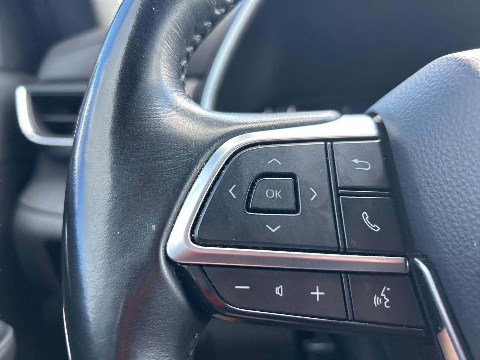 Used 2021 Toyota Highlander XSE FWD image 15