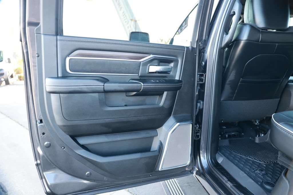 New 2026 RAM 3500 Laramie AWD/4WD image 32