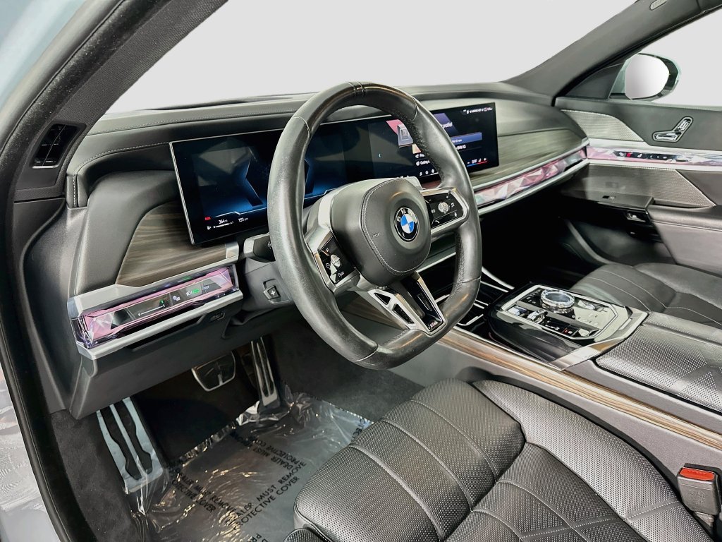 Used 2023 BMW 740i w/ Parking Assistance Package RWD image 4