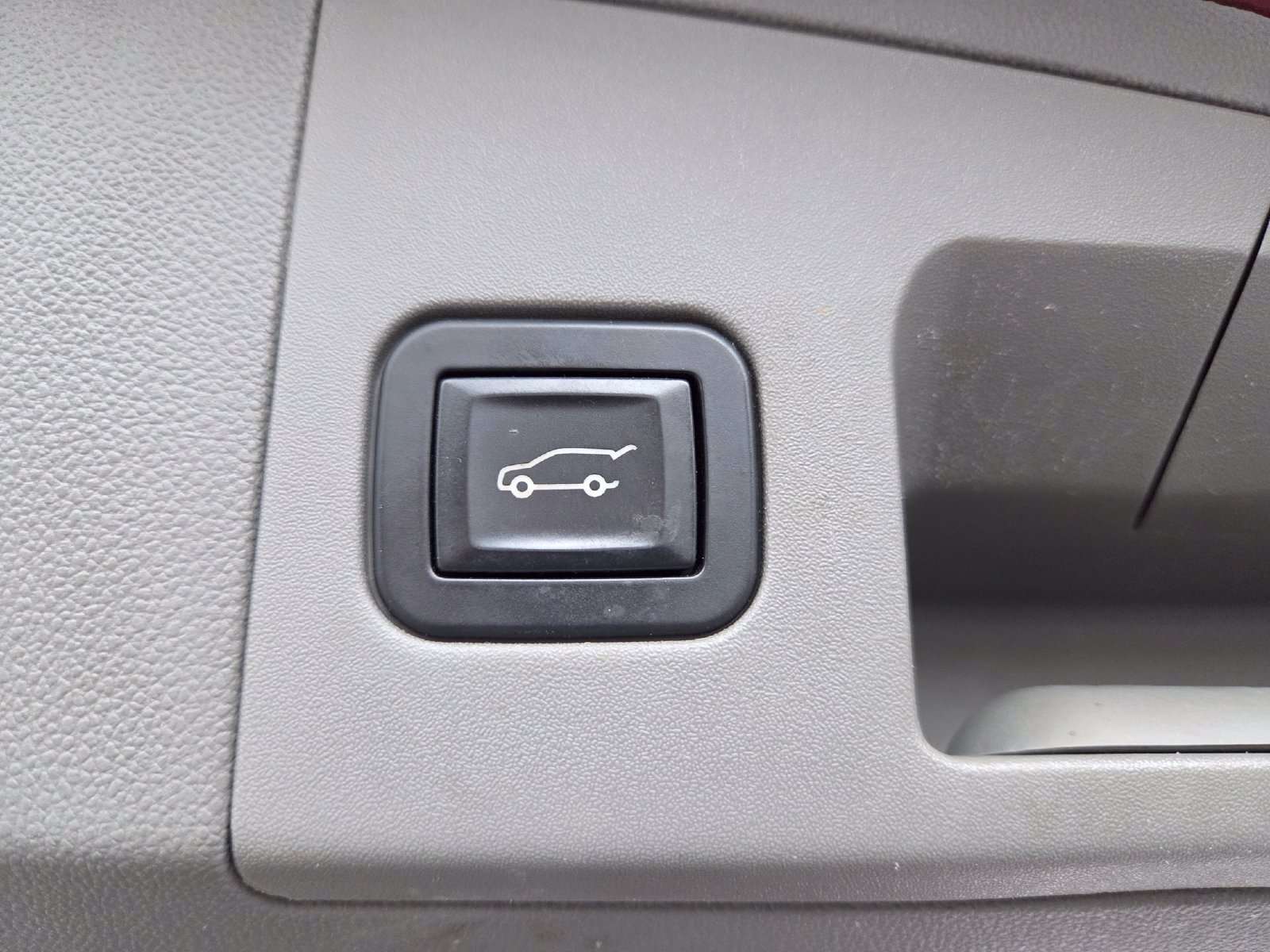 Used 2018 Cadillac XT5 Luxury w/ Driver Awareness Package FWD image 23