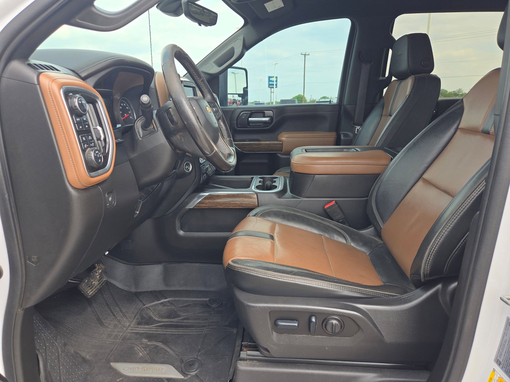 Used 2022 Chevrolet Silverado 2500 High Country w/ Z71 Off-Road Package image 9