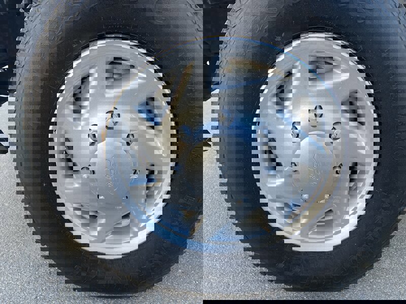 Used 2011 Ford E-250 and Econoline 250 image 15