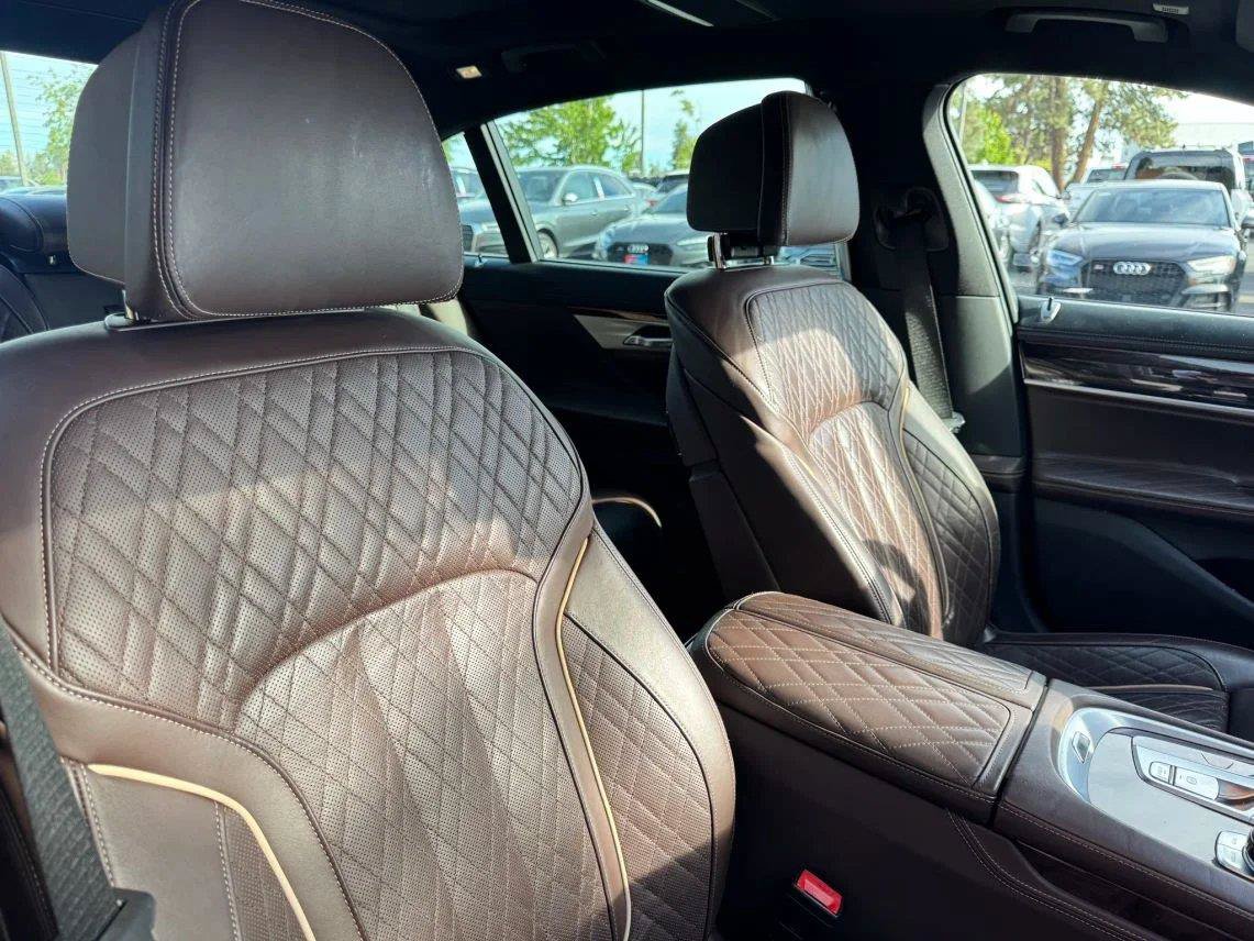 Used 2020 BMW 750i xDrive w/ Executive Package AWD/4WD image 27