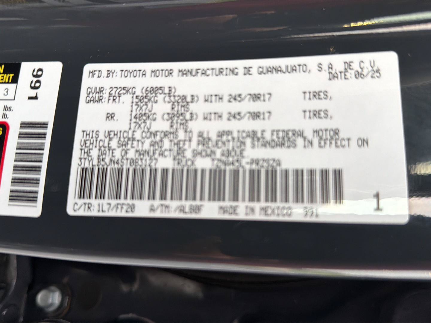 Certified 2025 Toyota Tacoma SR5 AWD/4WD image 40