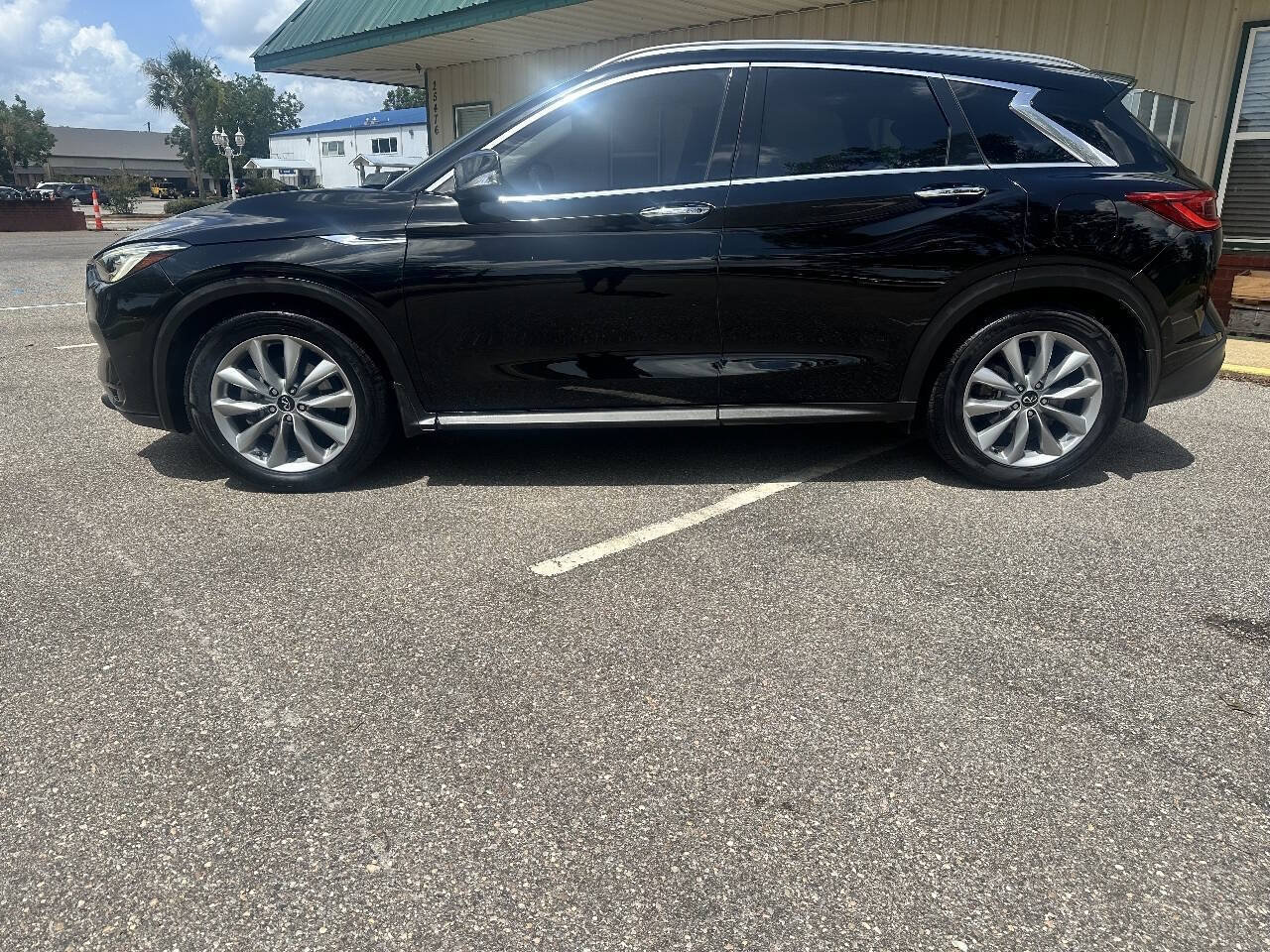 Used 2021 INFINITI QX50 Luxe w/ Cargo Package FWD image 3