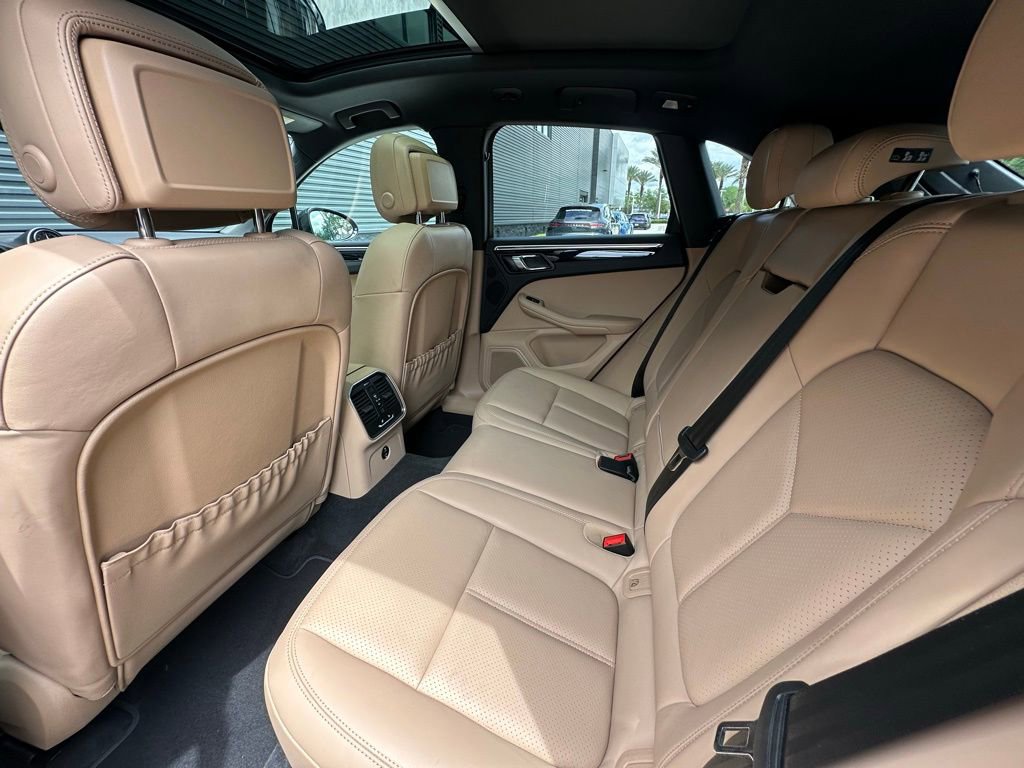 Certified 2023 Porsche Macan AWD/4WD image 35
