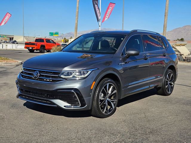 Used 2024 Volkswagen Tiguan SEL R-Line AWD/4WD image 2
