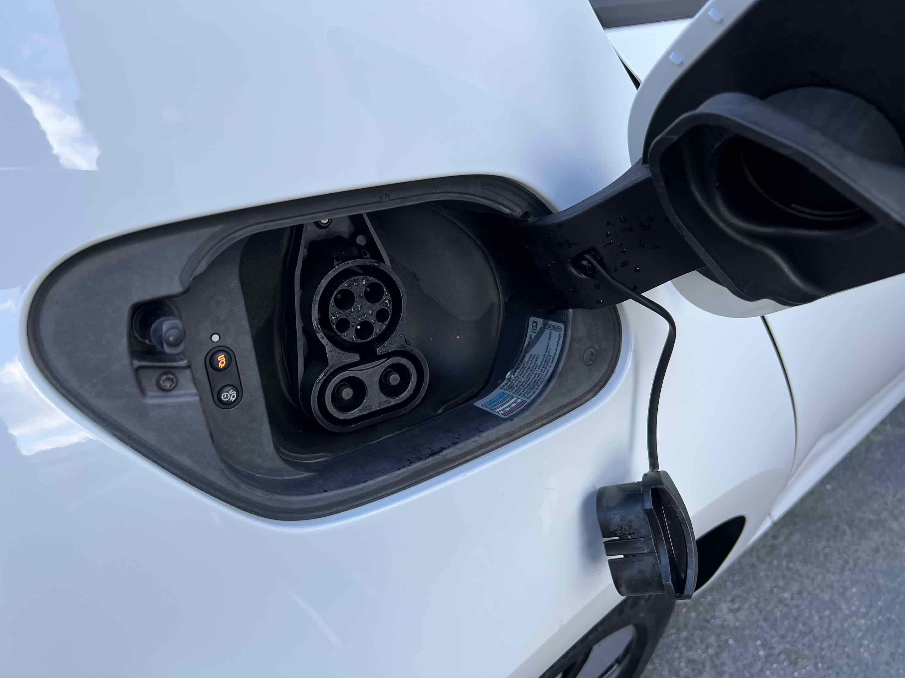 Used 2015 Volkswagen e-Golf SEL Premium FWD image 65