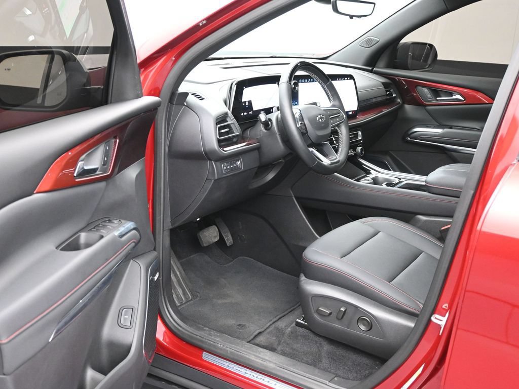 Used 2025 Chevrolet Traverse Z71 w/ Enhanced Driving Package AWD/4WD image 11