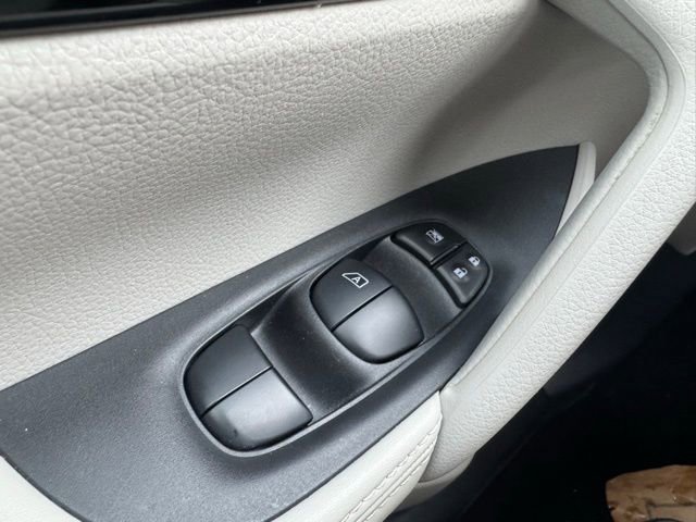 Used 2022 Nissan Rogue Sport SL w/ Premium Package image 17