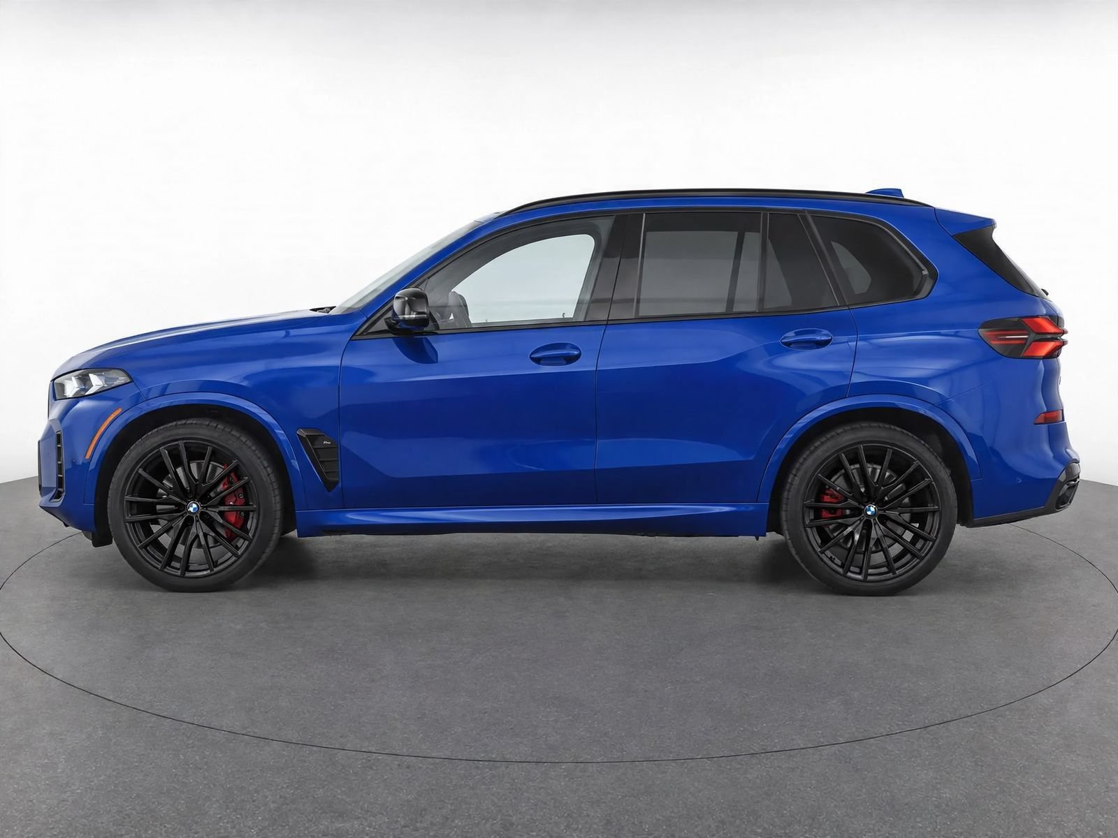 Certified 2026 BMW X5 M60i AWD/4WD image 3