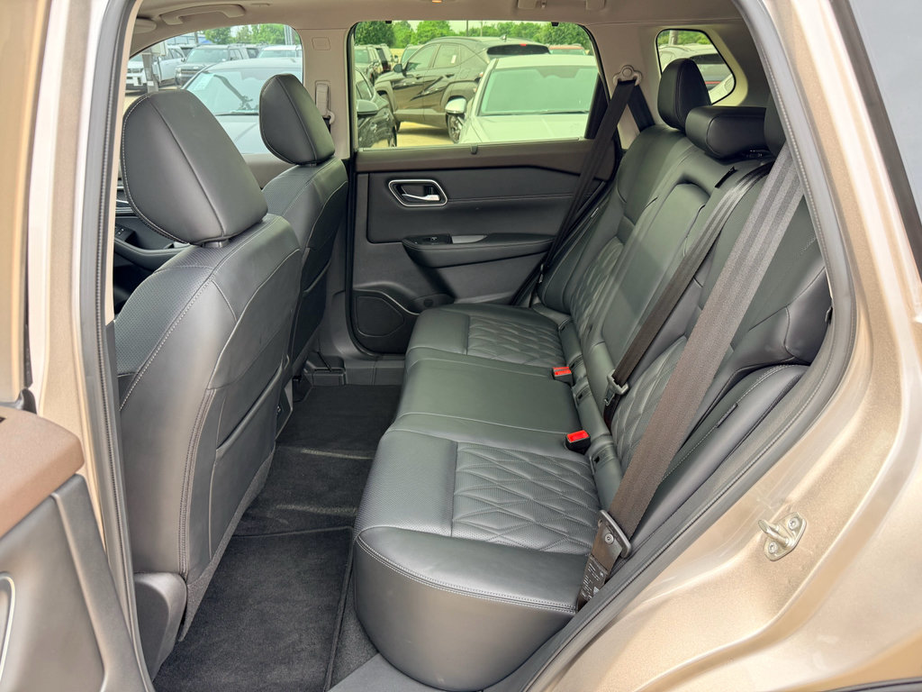 Used 2023 Nissan Rogue Platinum FWD image 26