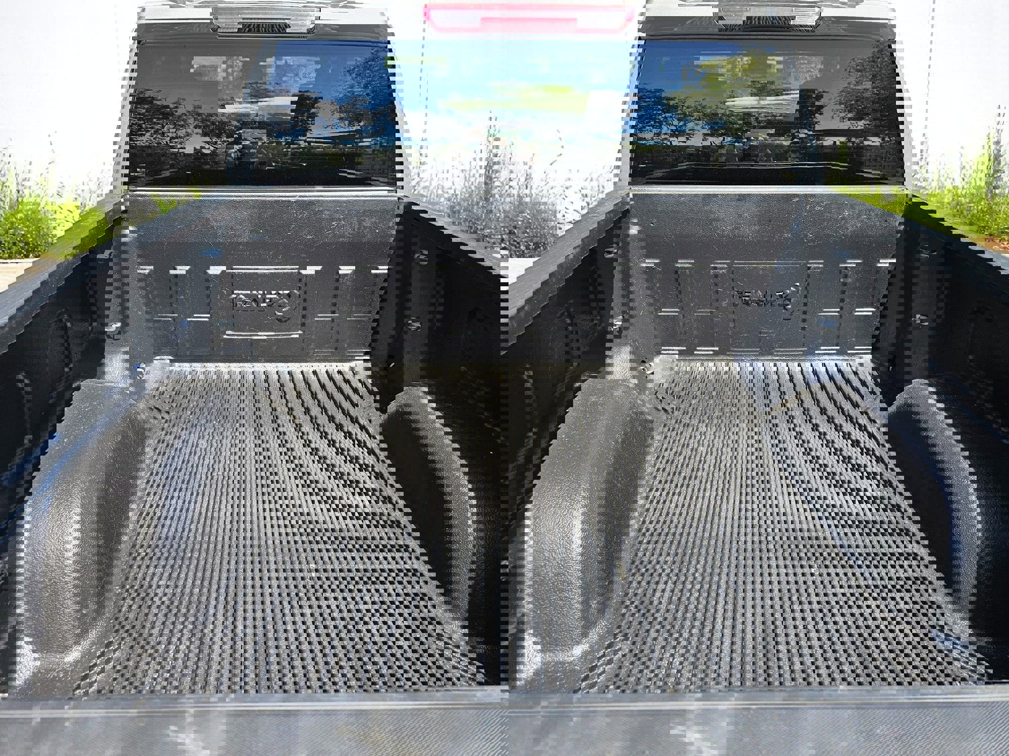 Used 2024 GMC Sierra 1500 SLT AWD/4WD image 12