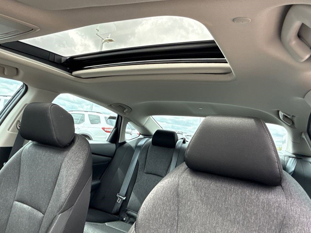 Certified 2025 Honda Accord SE image 19
