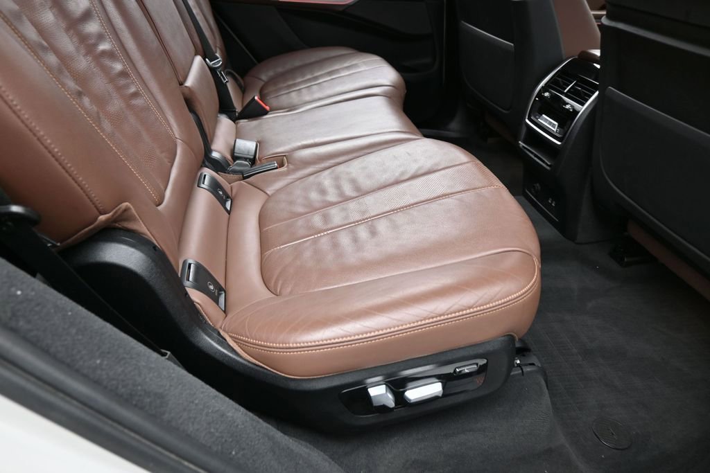 Used 2020 BMW X7 xDrive40i w/ Premium Package AWD/4WD image 47