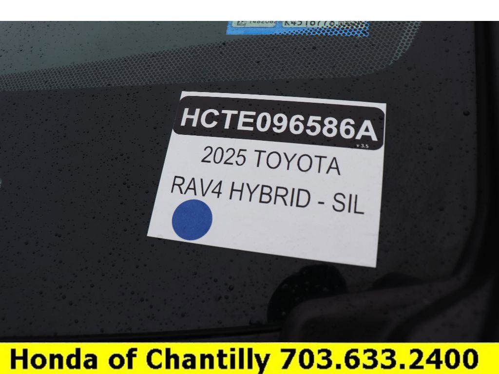 Used 2025 Toyota RAV4 XLE image 33