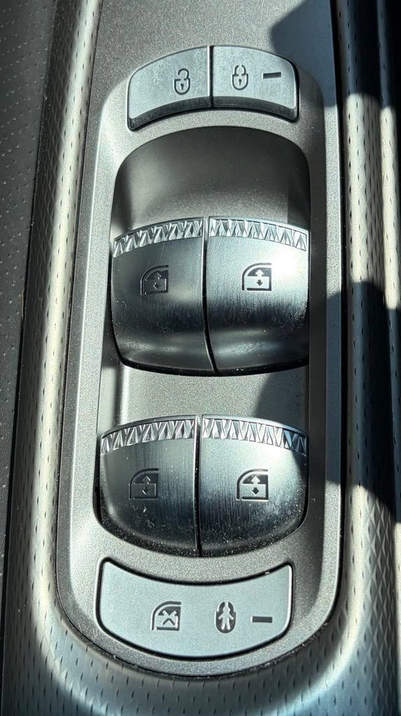 Used 2023 Genesis GV60 Advanced AWD/4WD image 17