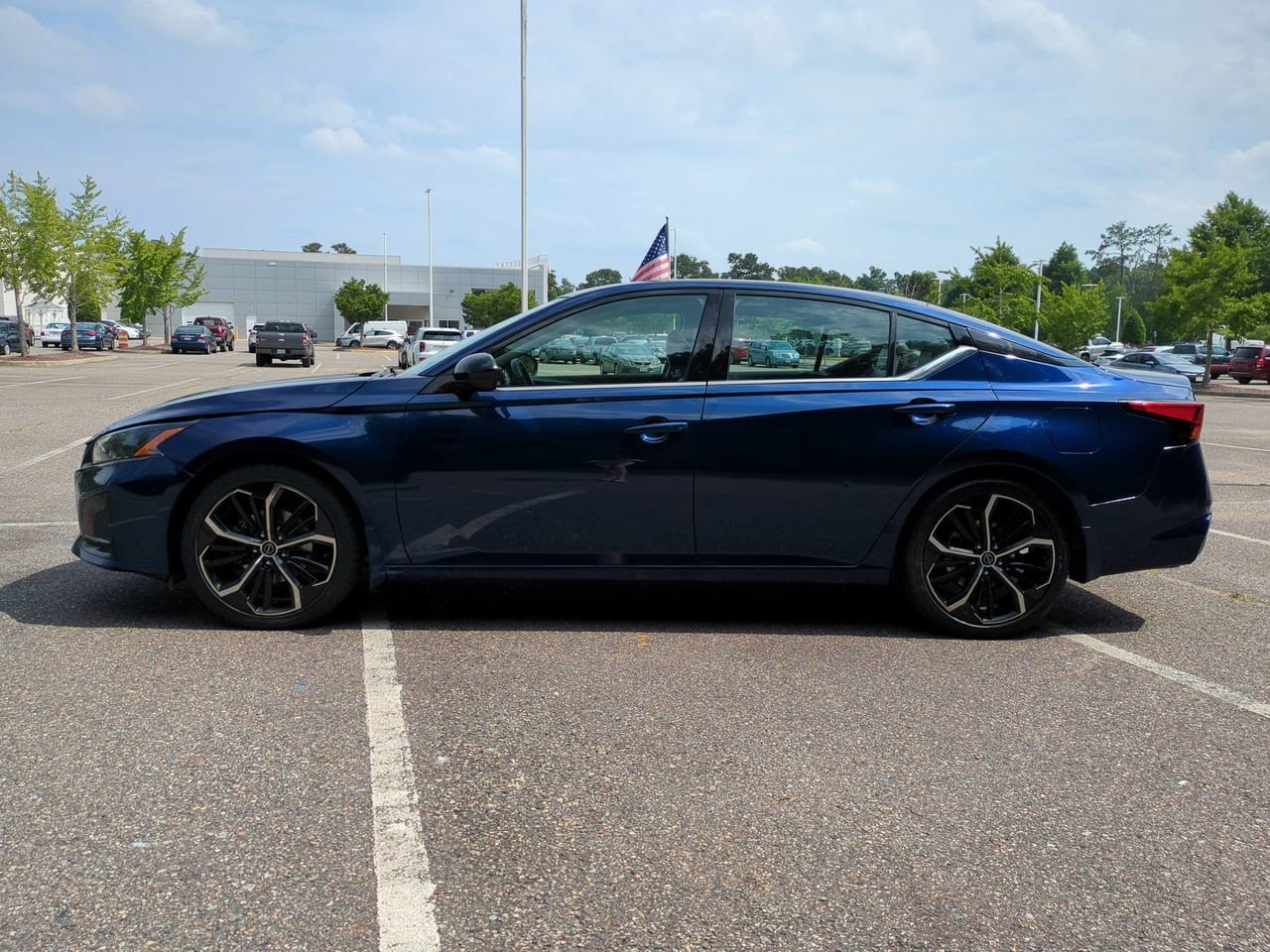 Used 2024 Nissan Altima 2.5 SR FWD image 7