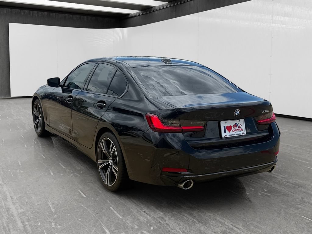 Used 2023 BMW 330i Sedan w/ Convenience Package RWD image 3